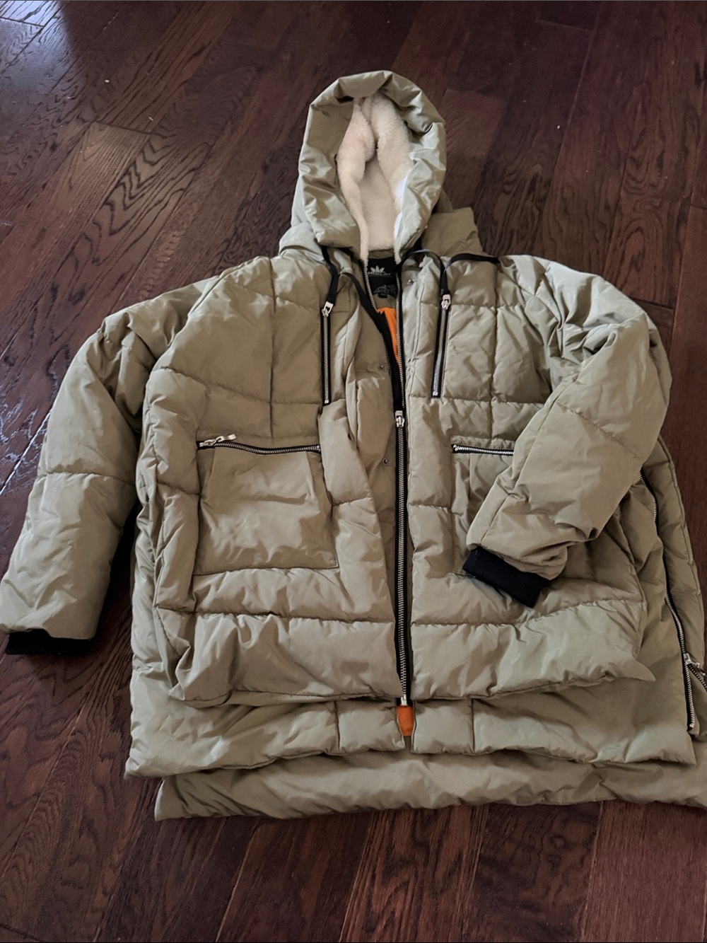 Orolay Olive Green Jacket with Black Label and Cream Lining